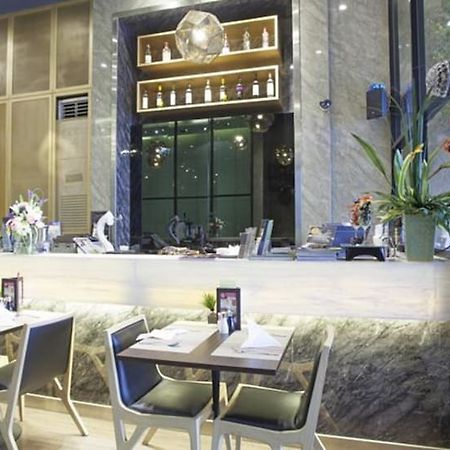 V Residence Serviced Apartment Bangkok Esterno foto