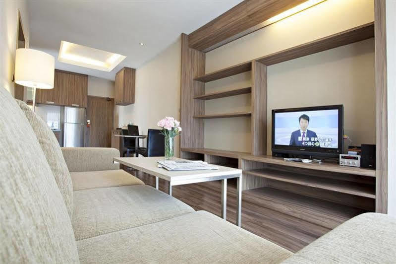 V Residence Serviced Apartment Bangkok Esterno foto