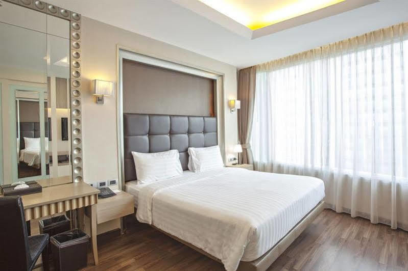 V Residence Serviced Apartment Bangkok Esterno foto