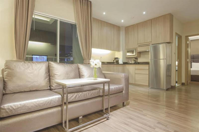 V Residence Serviced Apartment Bangkok Esterno foto