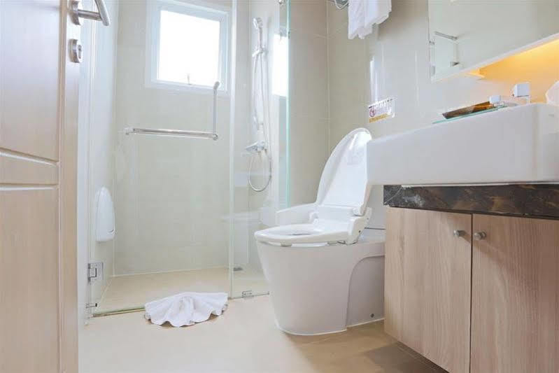 V Residence Serviced Apartment Bangkok Esterno foto