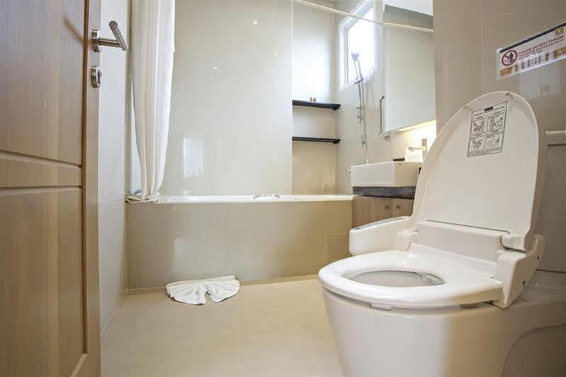 V Residence Serviced Apartment Bangkok Esterno foto