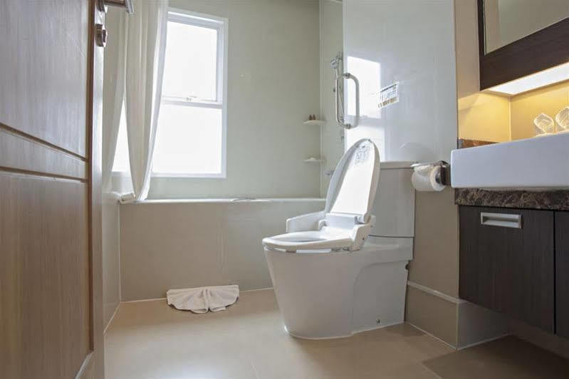 V Residence Serviced Apartment Bangkok Esterno foto