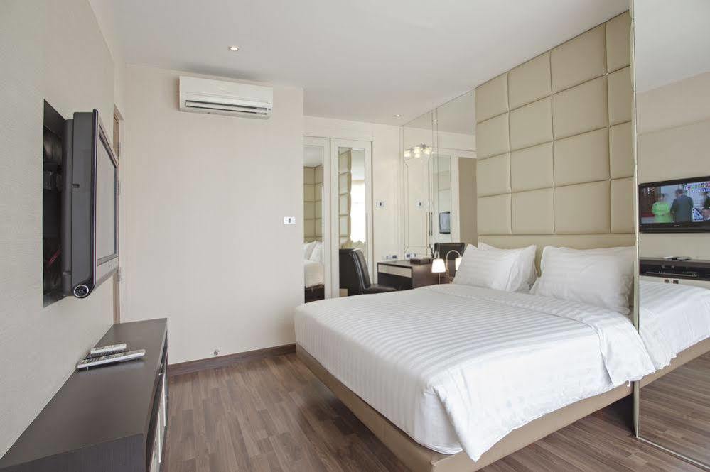 V Residence Serviced Apartment Bangkok Esterno foto