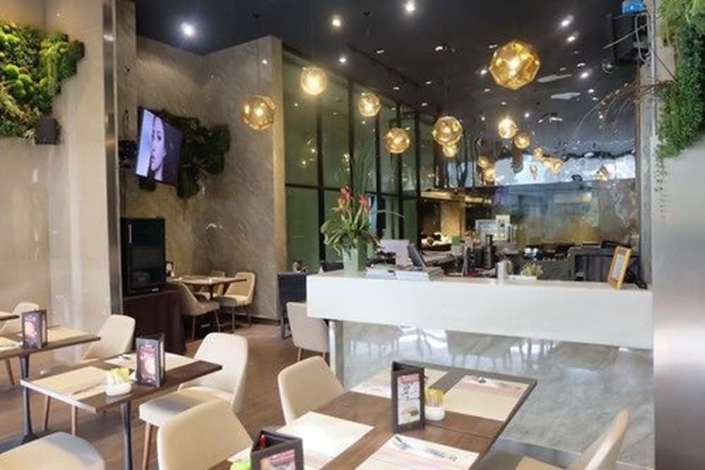 V Residence Serviced Apartment Bangkok Esterno foto
